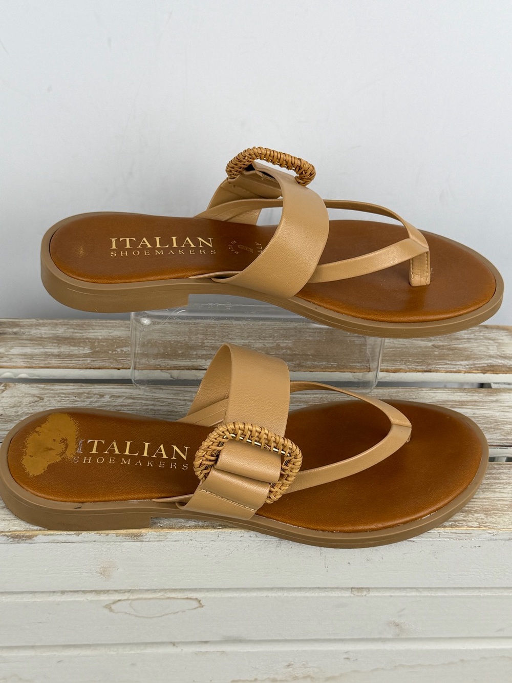 Italian Shoemakers flat sandals woven buckle accent comfortable foot bed size 7